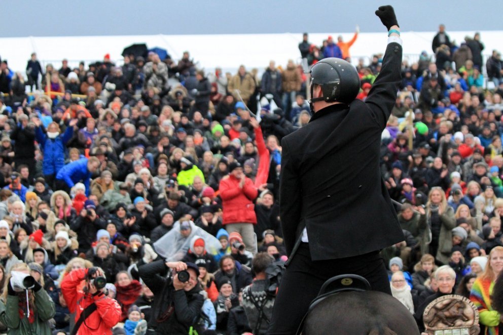 Þórarinn Ragnarsson fagnar á Spuna frá Vesturkoti á Landsmóti hestamanna á Hellu 2014. Mynd: Berglin…