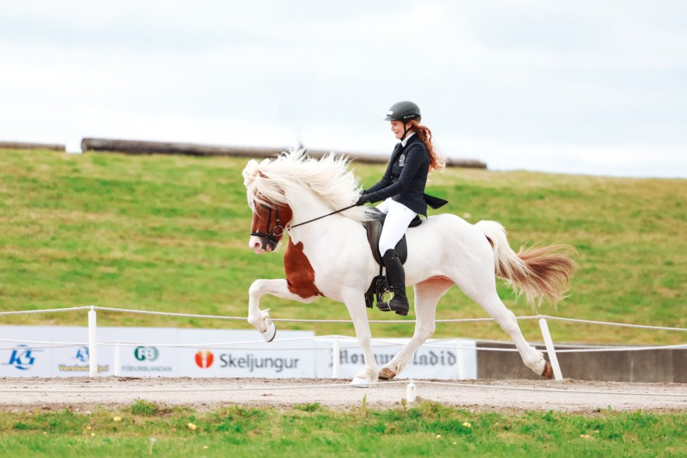 Védís and Ísak in the lead in Young adults