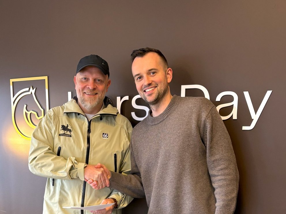 Áskell Heiðar and Ólafur seal the agreement