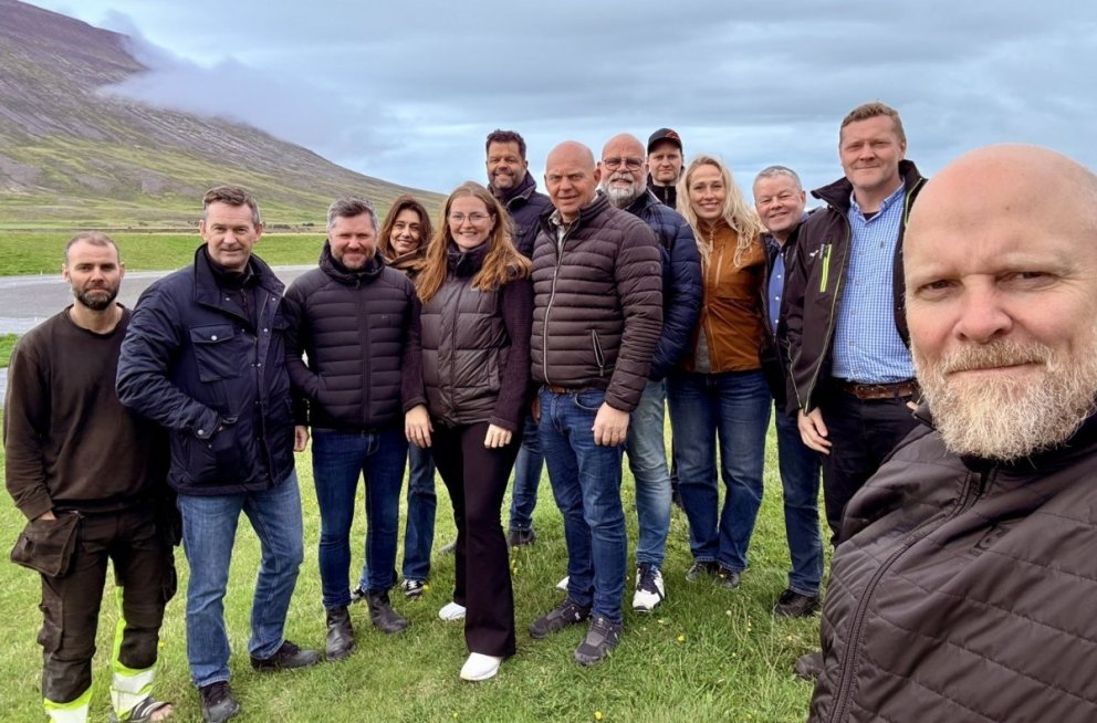 On the picture (left to right):
Feykir Sveinsson, Víkingur Gunnarsson, Bjarni Jónasson, Hólmfríður …