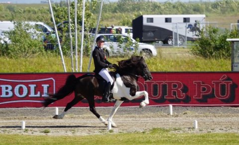 All agenda delayed until 16:00