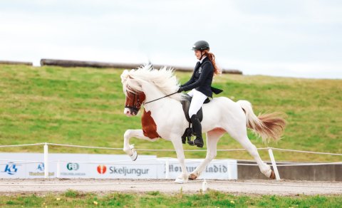 Védís and Ísak in the lead in Young adults