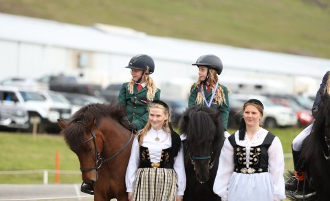 Dagmar Daníelsdóttir and Katla Dís Hannesdóttir at the prize ceremony. Mynd Freydís Bergsdóttir