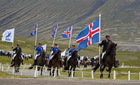 Elvar Einarsson led the ceremonial flag parade. Photo: Freydís Bergsdóttir.