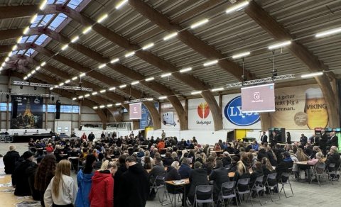 Fjölmennur knapafundur