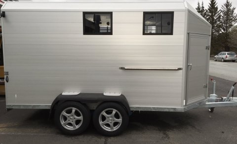 Hestakerrur og kerrustæði